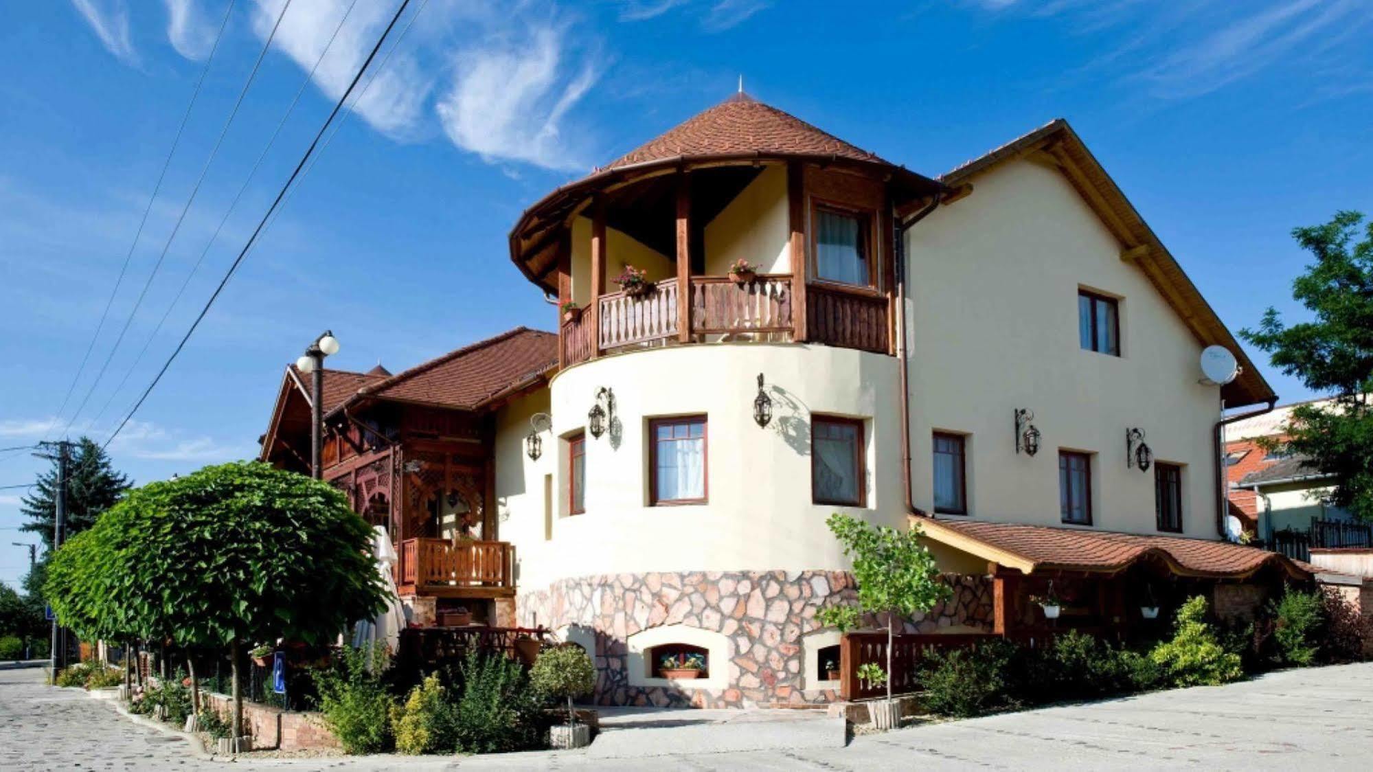 Nyilas Fogado Nyiregyhaza Exterior photo