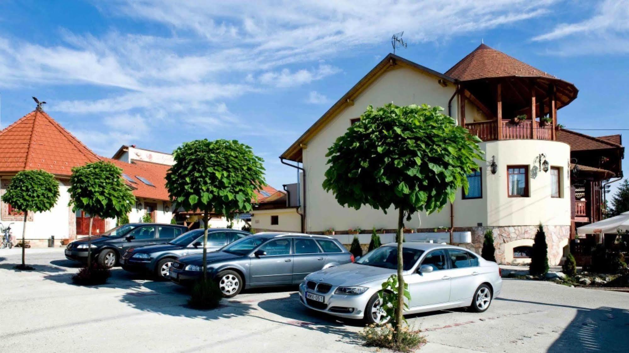 Nyilas Fogado Nyiregyhaza Exterior photo