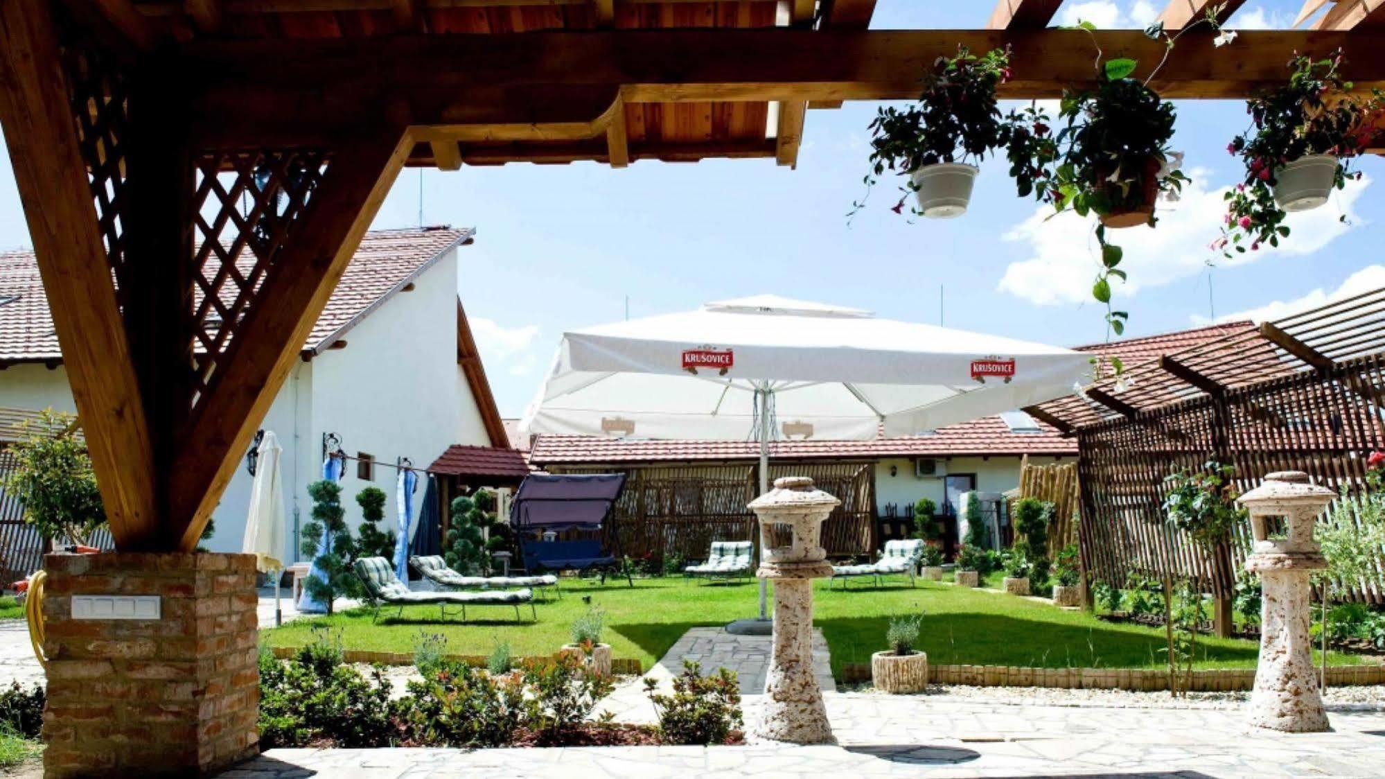 Nyilas Fogado Nyiregyhaza Exterior photo